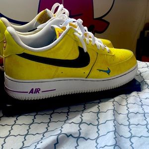 Air Force 1,barely used. Very good quality and great looks